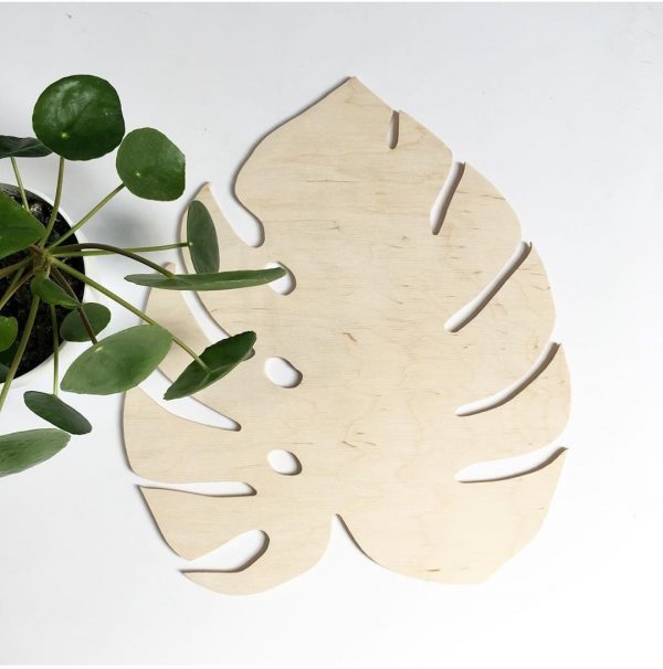 Wooden monstera 25cm